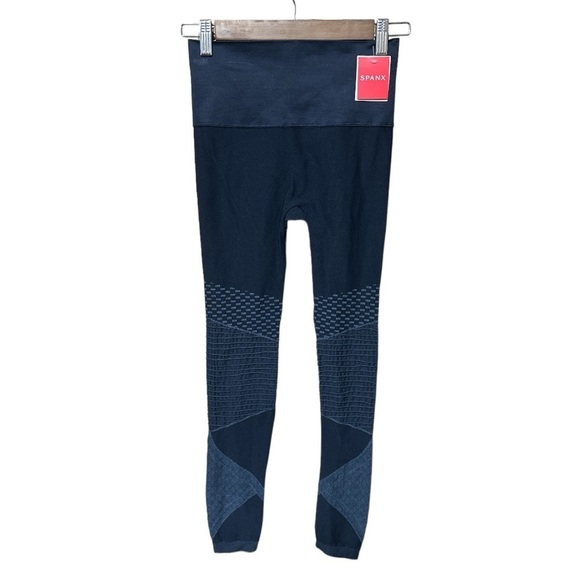 NWT - Spanx Look at Me Now Seemless Moto Leggings - size Small - Picture 5 of 7